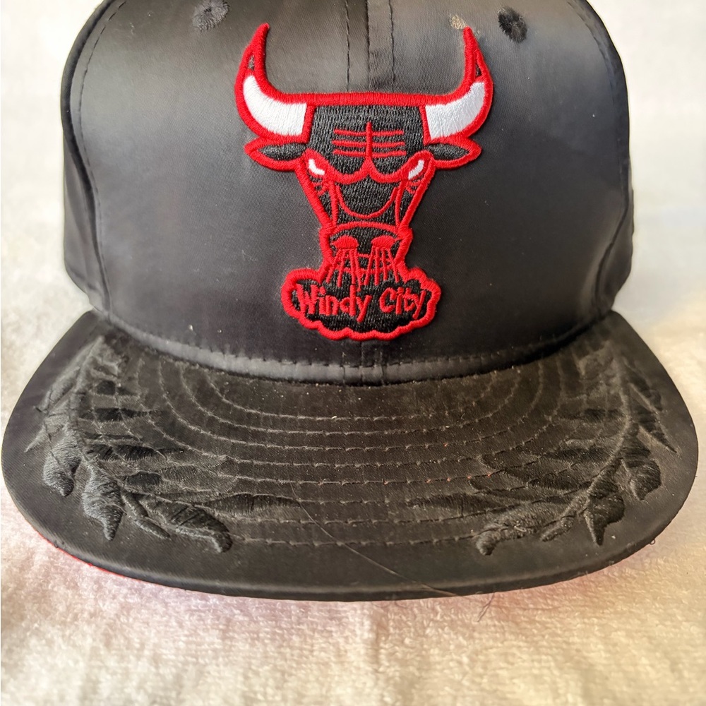 New Era Bulls Windy City Satin Black SnapBack
